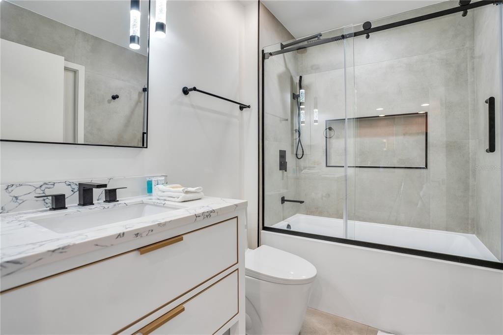 525 E Jackson Street - Photo 32