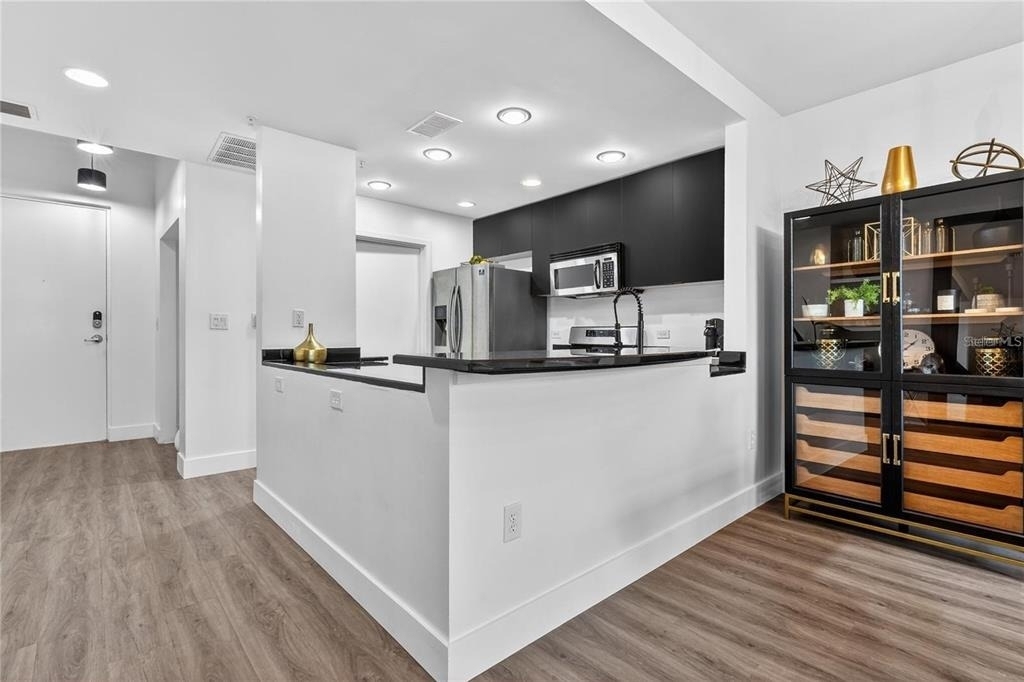 525 E Jackson Street - Photo 7