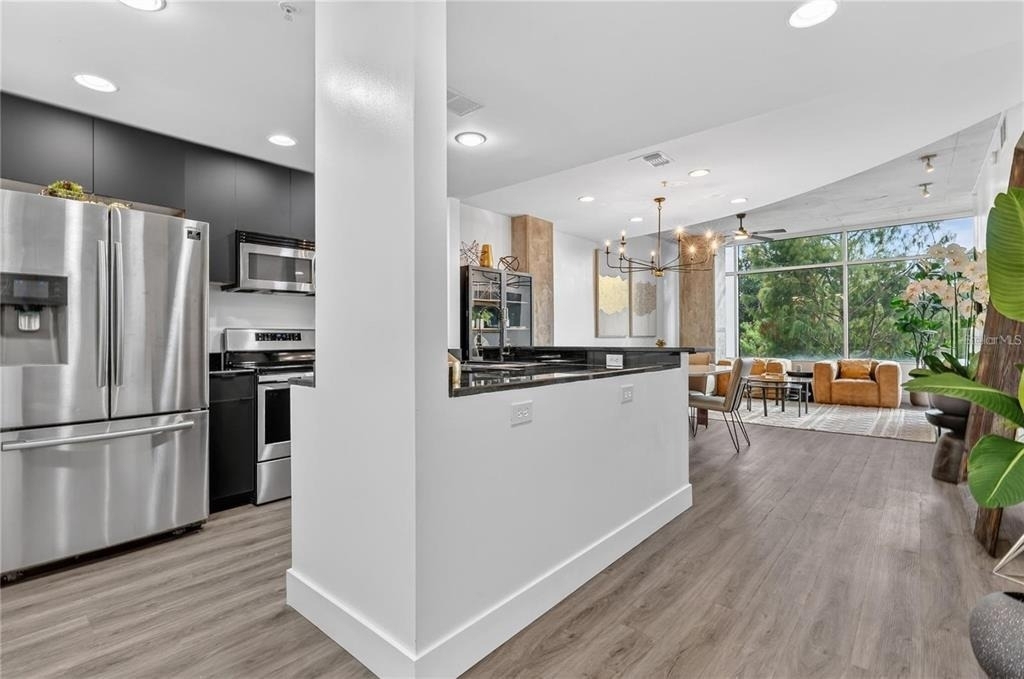 525 E Jackson Street - Photo 6