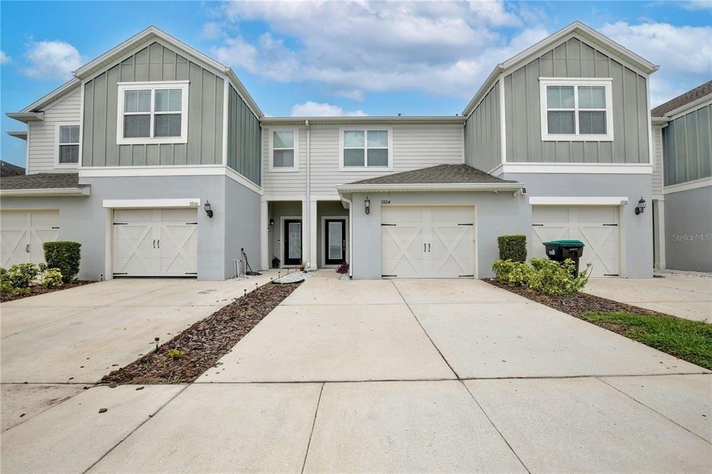 3924 Plainview Drive - Photo 0