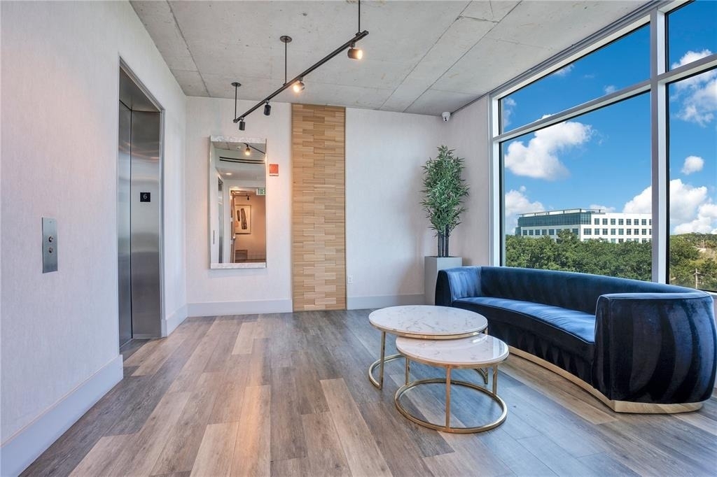 525 E Jackson Street - Photo 4