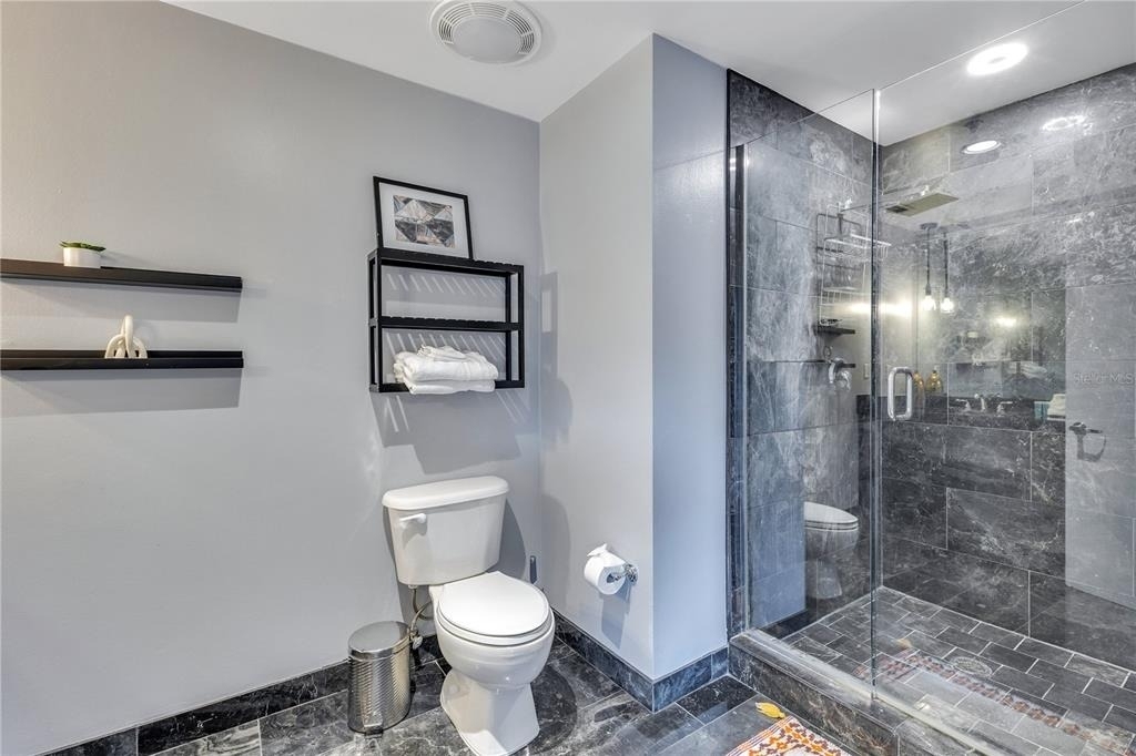 525 E Jackson Street - Photo 20