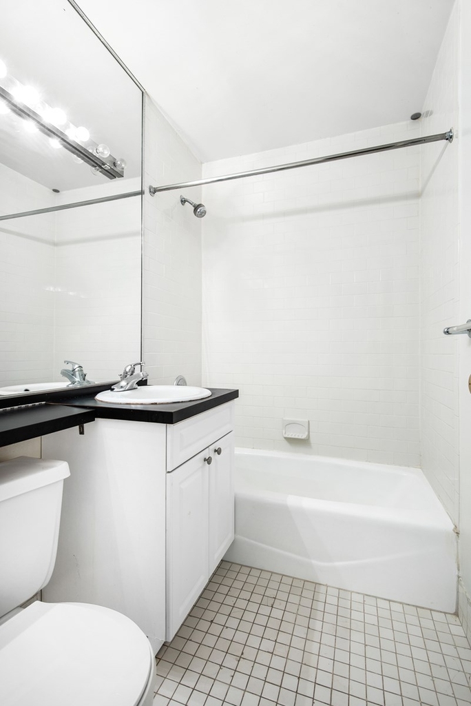 226 East 25th Street - Photo 4