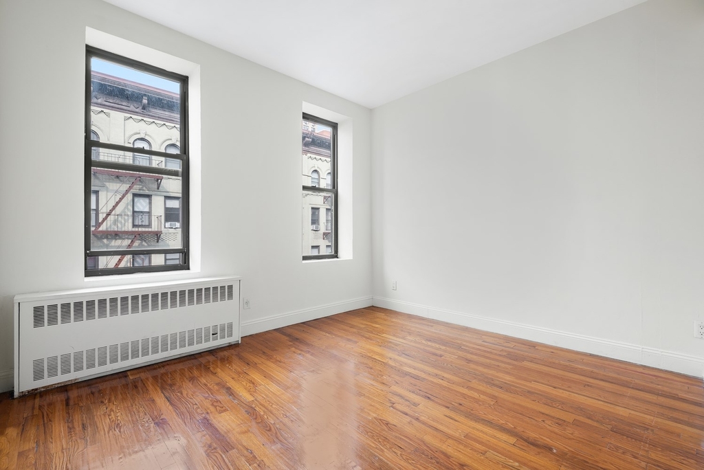 226 East 25th Street - Photo 2