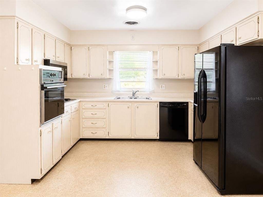 1675 De Leon Street - Photo 7