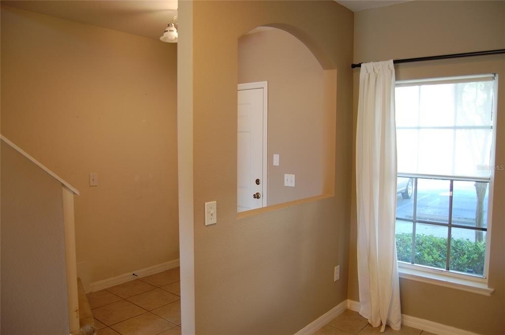 423 Wilton Circle - Photo 2