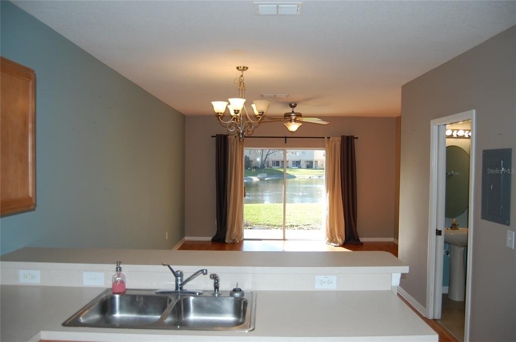 423 Wilton Circle - Photo 7