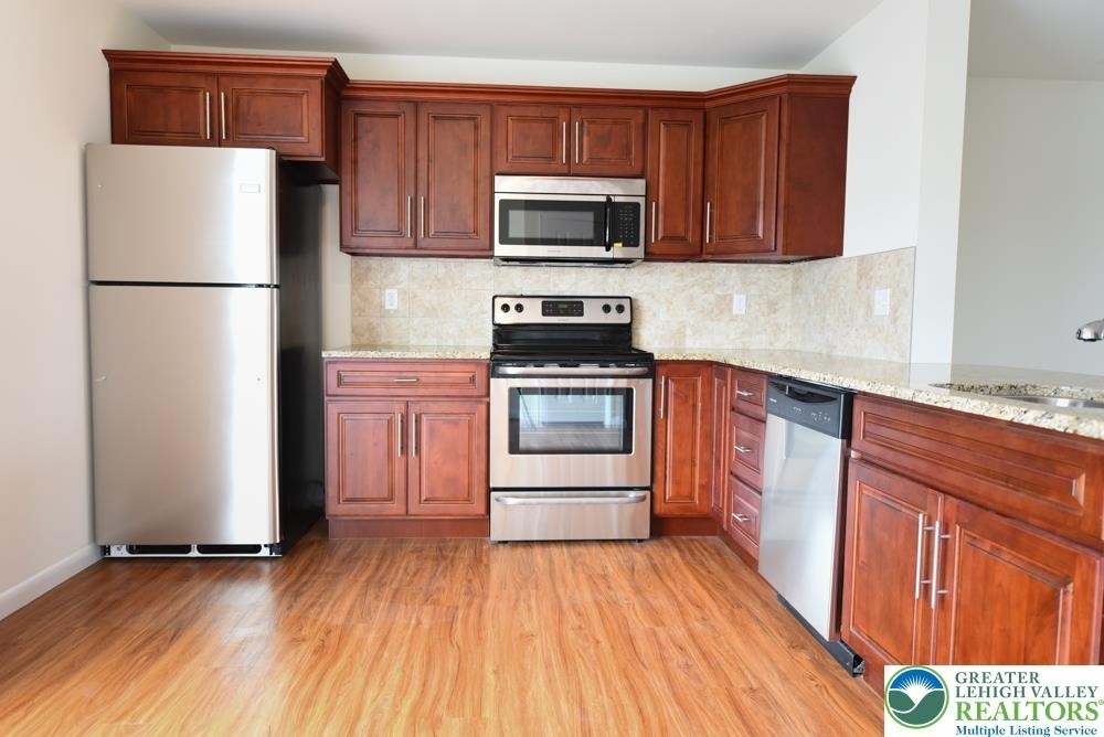 7406 Allemaengel Road - Photo 3