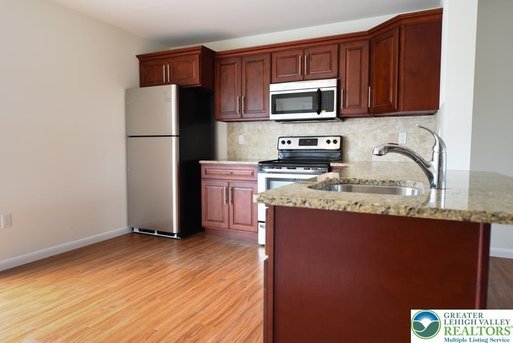 7406 Allemaengel Road - Photo 4