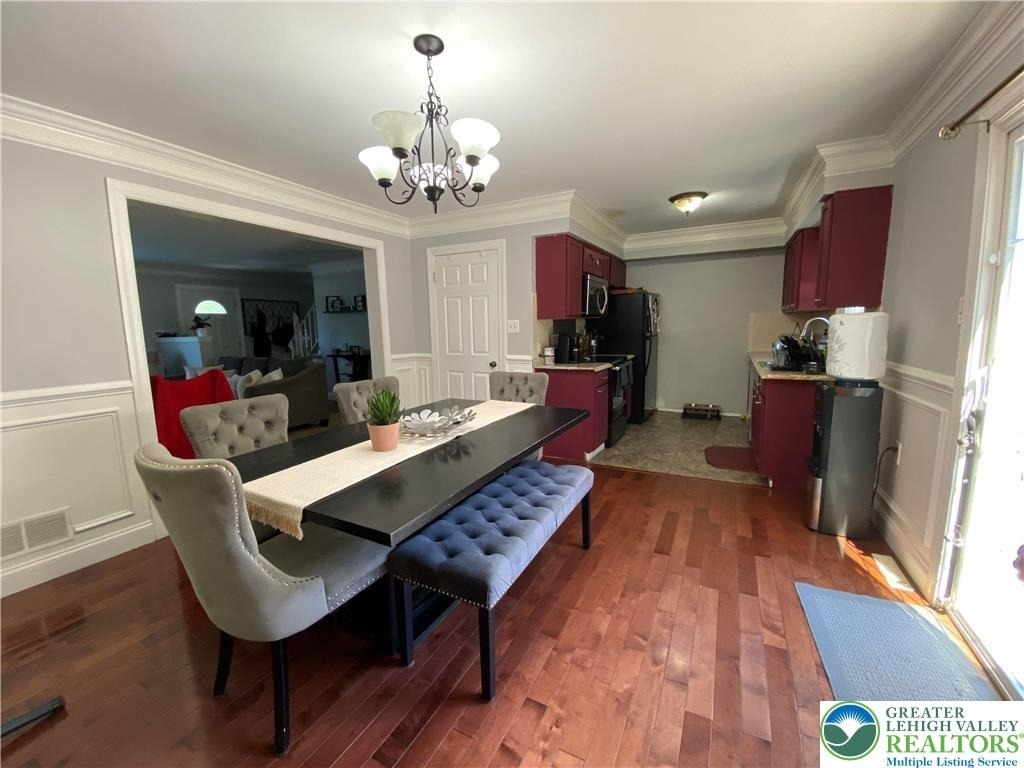 1656 Angela Drive - Photo 6