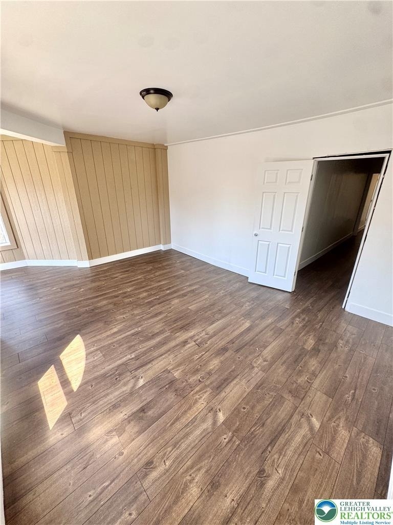 535 W Tilghman Street - Photo 2