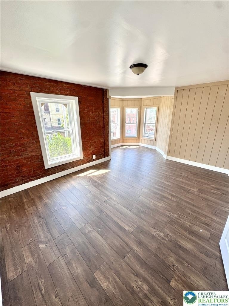 535 W Tilghman Street - Photo 1