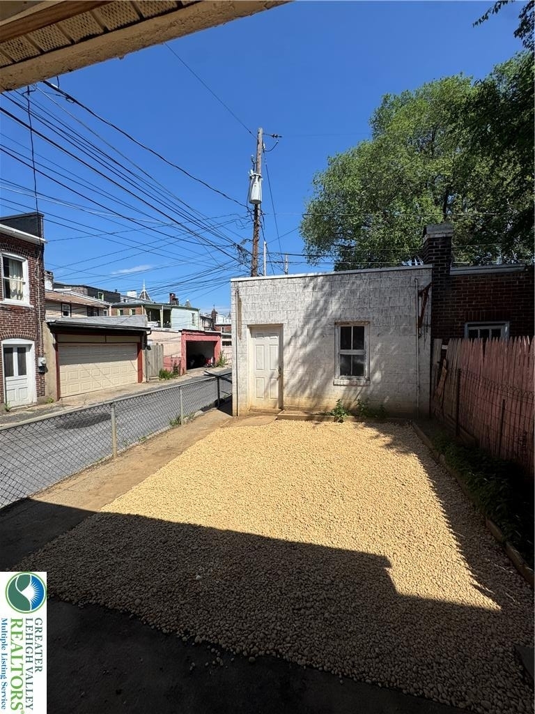 535 W Tilghman Street - Photo 11