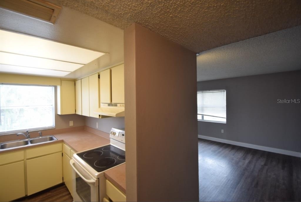 1005 S New York Avenue - Photo 1