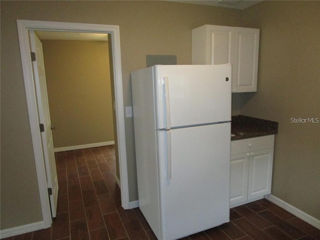 1002 E Mcdonald Avenue - Photo 7