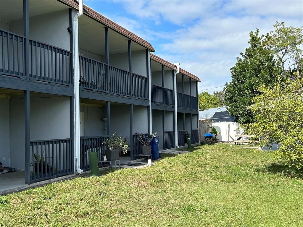 723 44th Street E - Photo 2