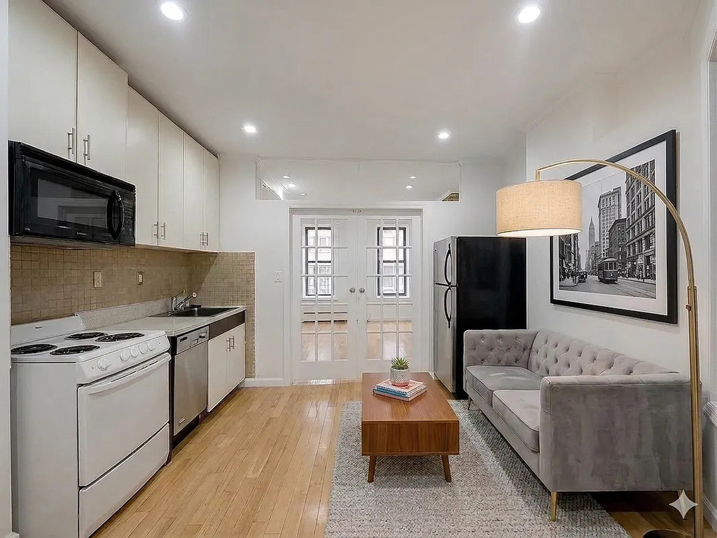 48th Street/10th Avenue - Photo 1