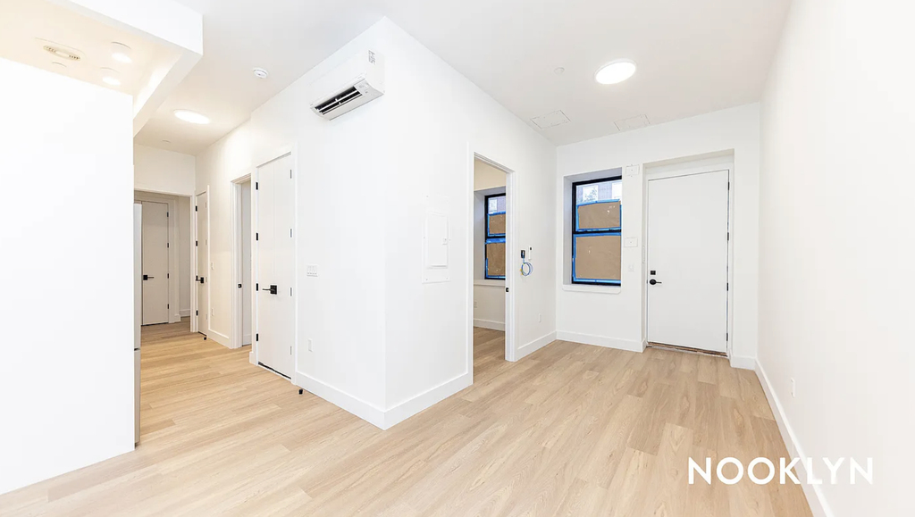 589 Knickerbocker Avenue - Photo 1