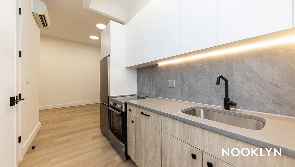 589 Knickerbocker Avenue - Photo 0
