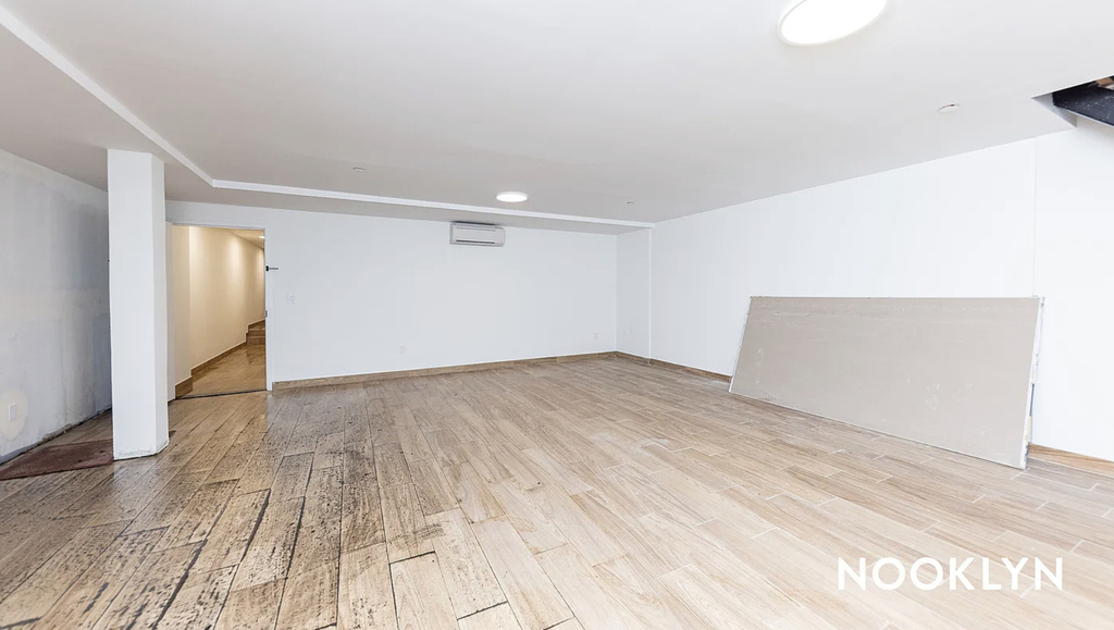 589 Knickerbocker Avenue - Photo 2
