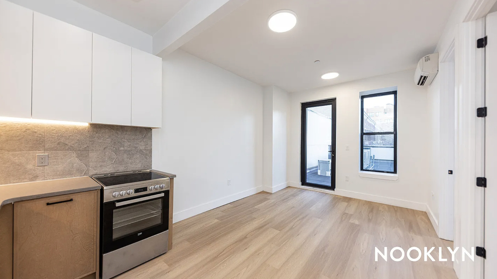 589 Knickerbocker Avenue - Photo 0