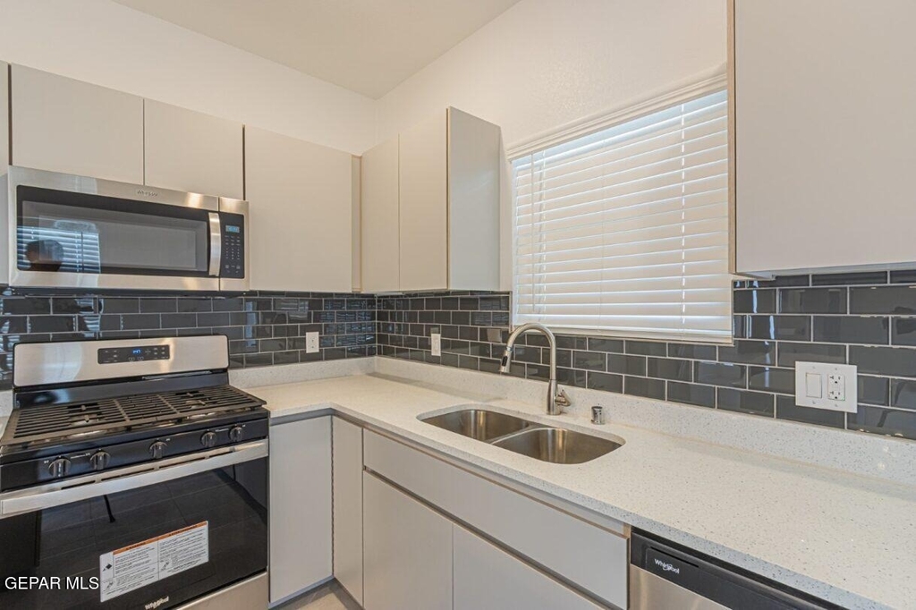 15168 Composition Avenue - Photo 12