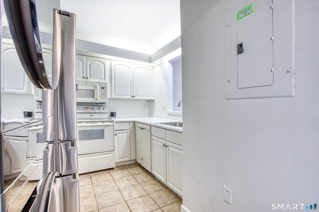 1465 Putnam Avenue - Photo 7