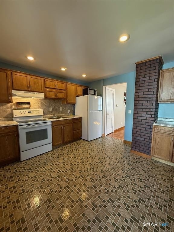 17 New Hampshire Drive - Photo 2