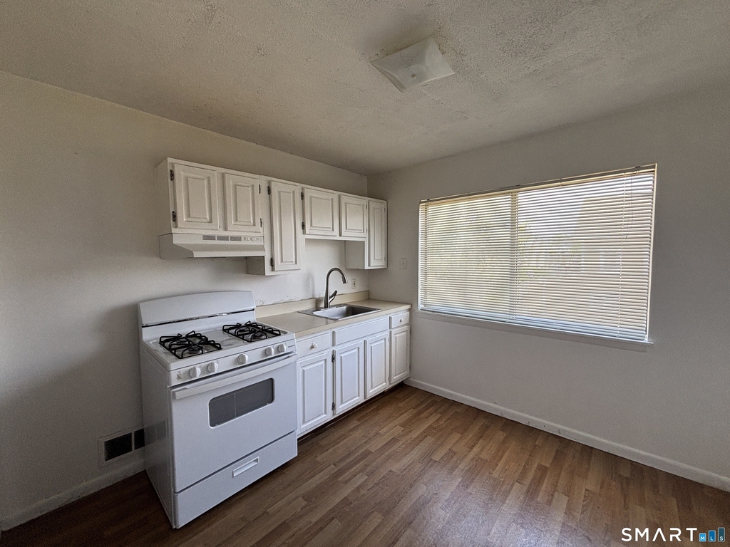 276 East Avenue - Photo 3
