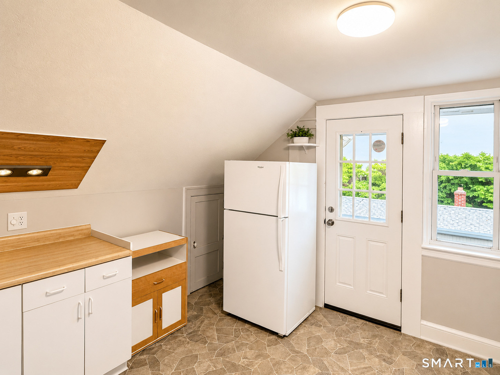 386 Brightwood Avenue - Photo 2