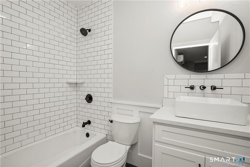 174 Coram Avenue - Photo 9