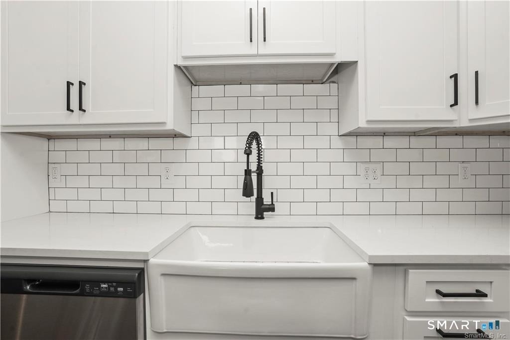 174 Coram Avenue - Photo 3