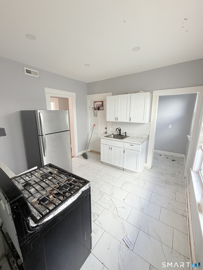 161 Lamberton Street - Photo 5