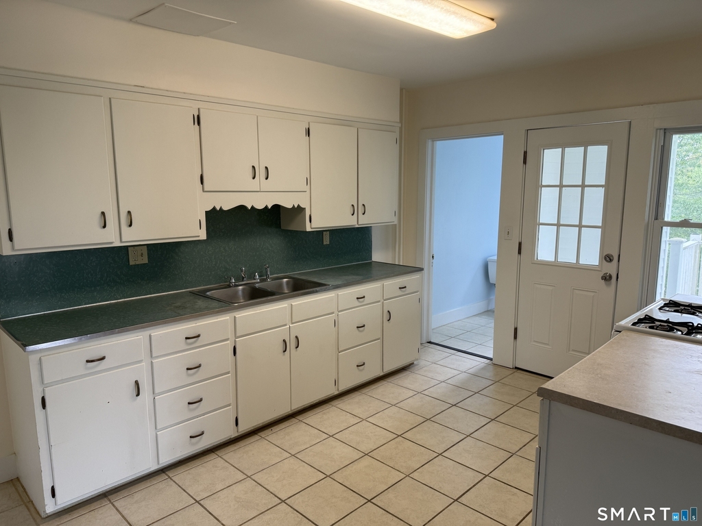 131 Eastern Drive - Photo 4