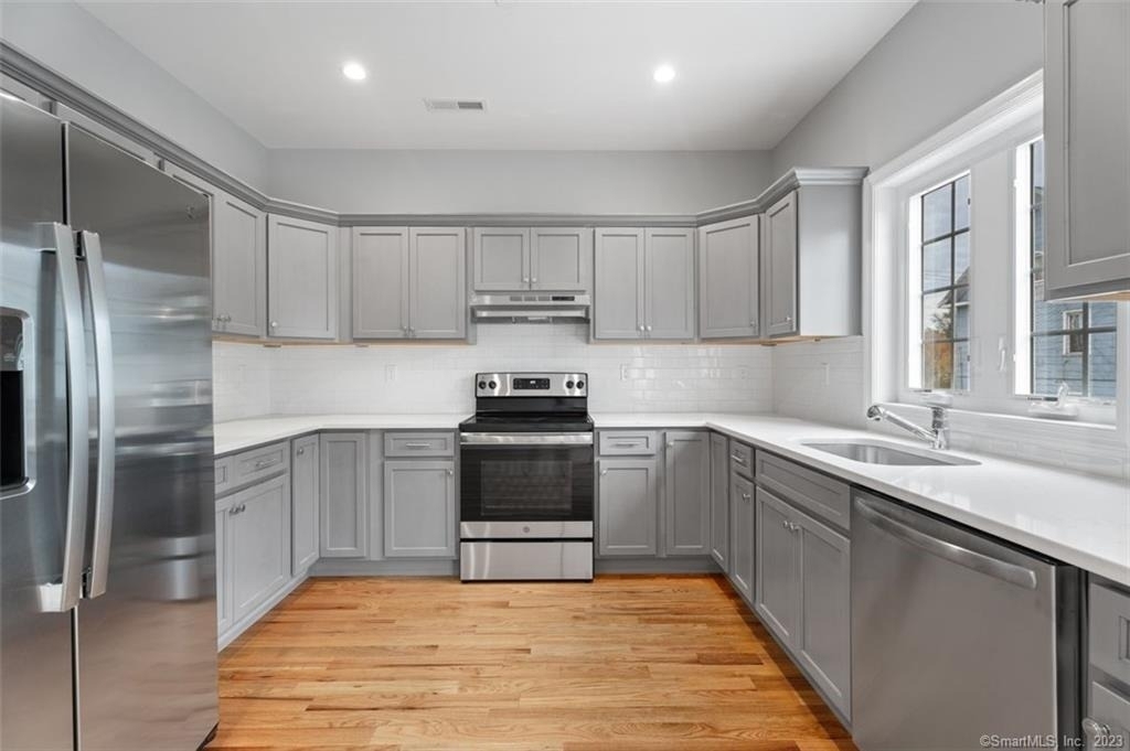 232 Columbus Avenue - Photo 2