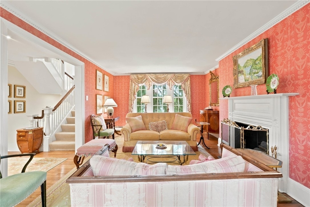 506 Roslyn Place - Photo 8