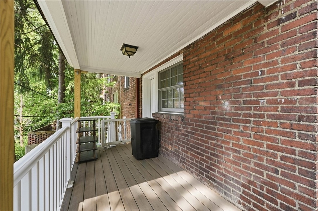506 Roslyn Place - Photo 4