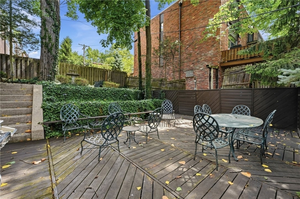 506 Roslyn Place - Photo 3