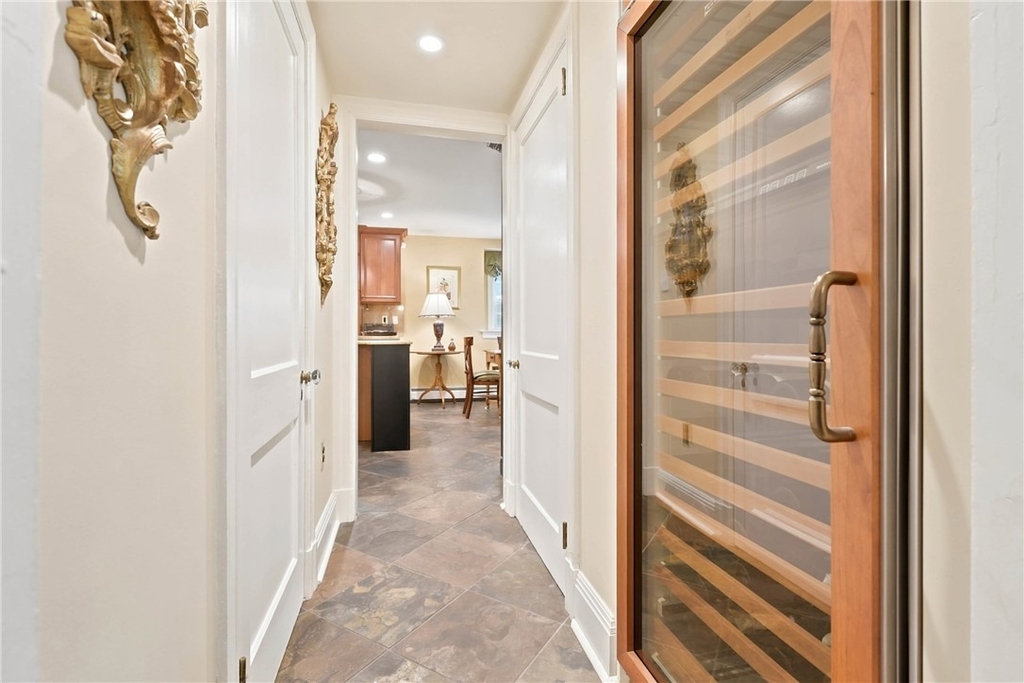506 Roslyn Place - Photo 10