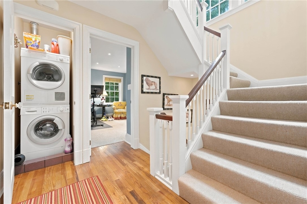 506 Roslyn Place - Photo 16