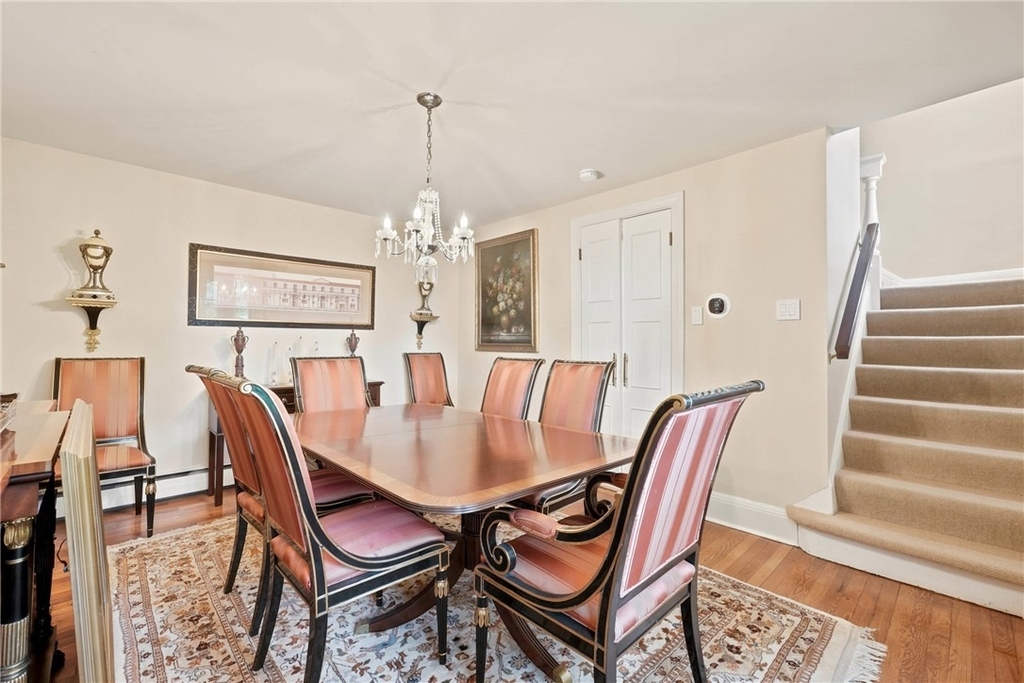 506 Roslyn Place - Photo 9