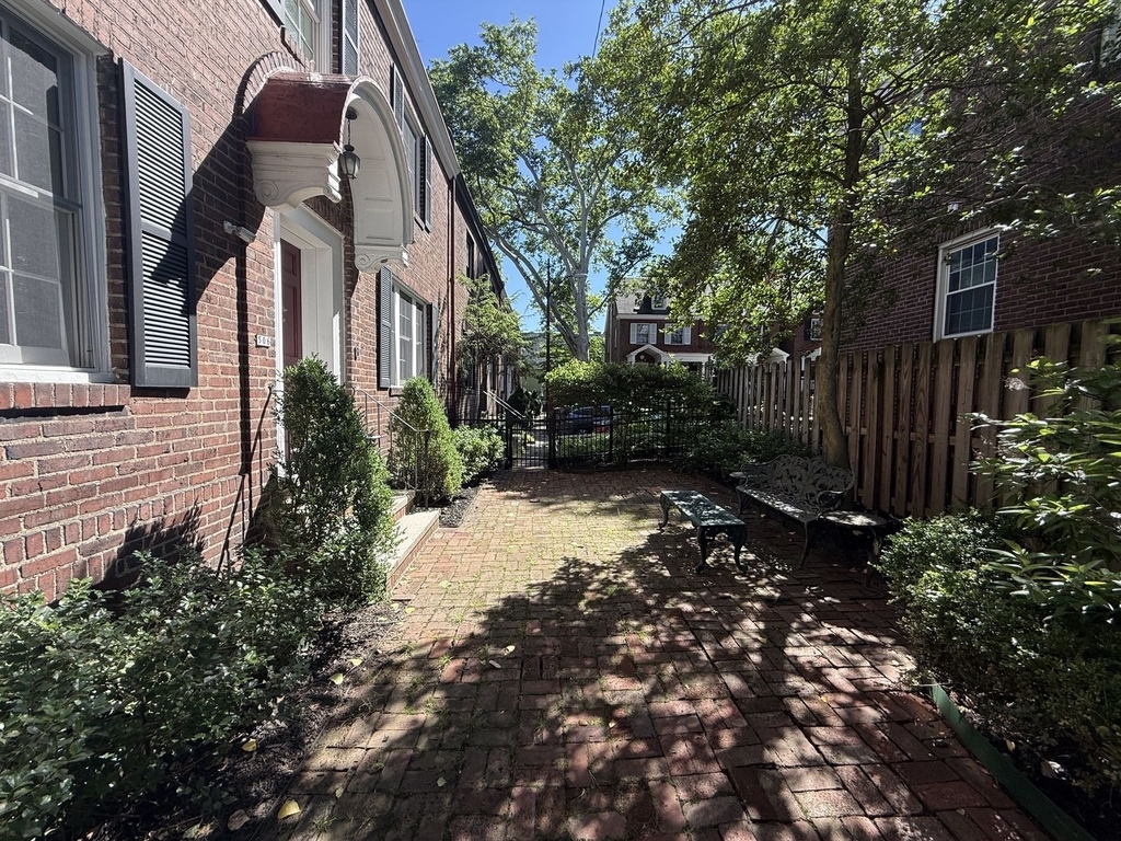 506 Roslyn Place - Photo 40