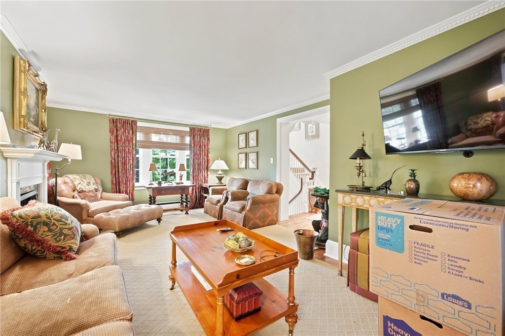 506 Roslyn Place - Photo 6