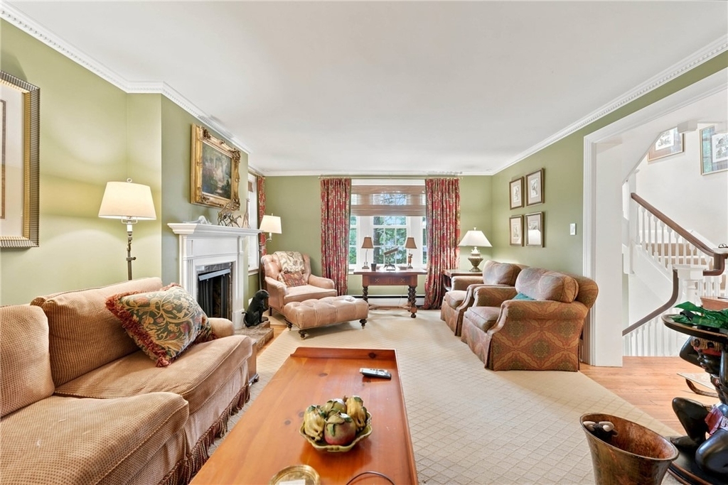 506 Roslyn Place - Photo 5