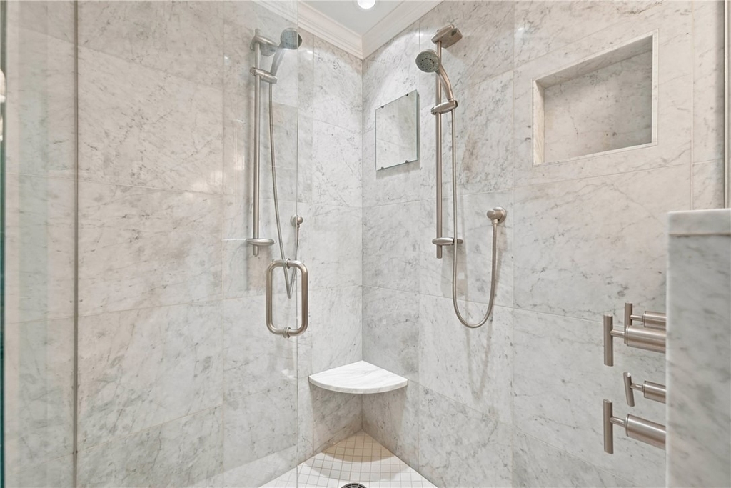 506 Roslyn Place - Photo 19