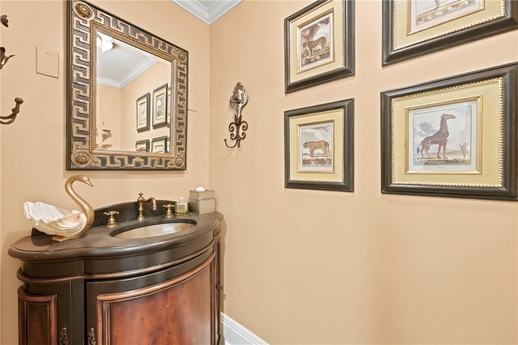 506 Roslyn Place - Photo 11