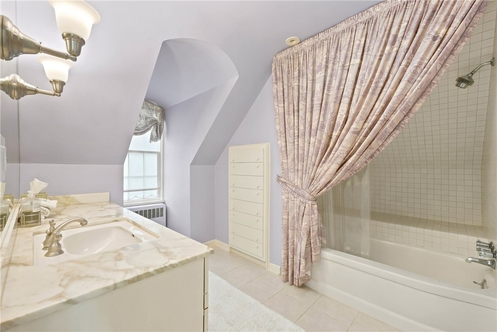 506 Roslyn Place - Photo 22
