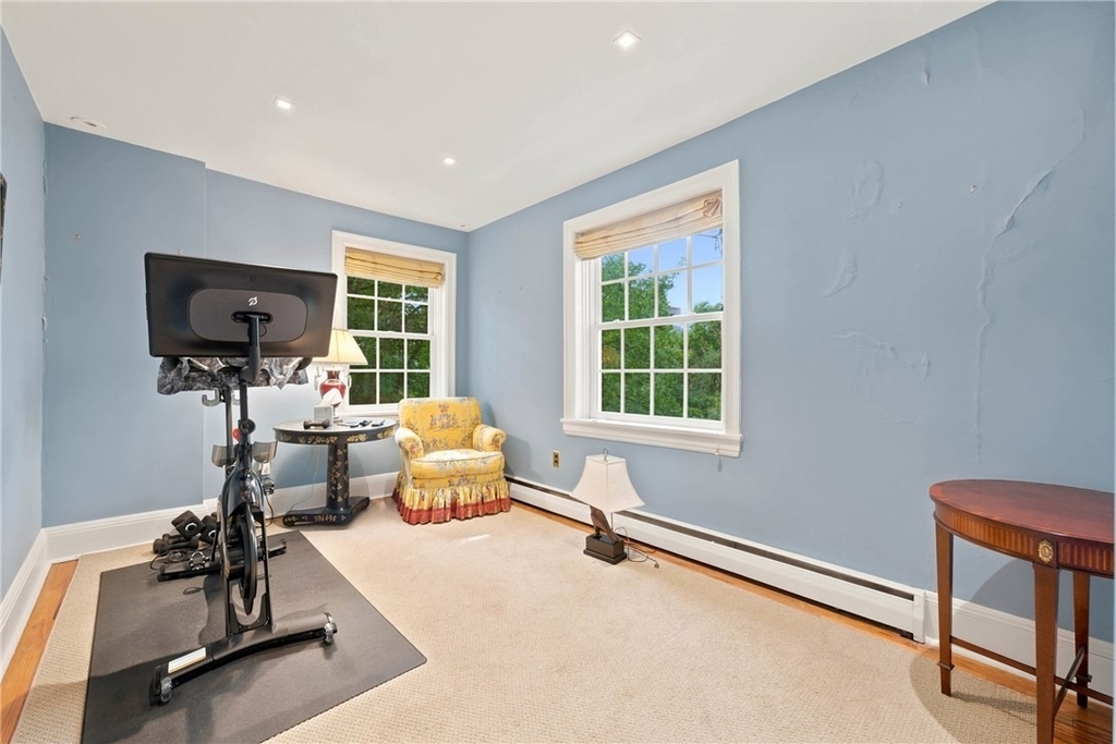 506 Roslyn Place - Photo 15