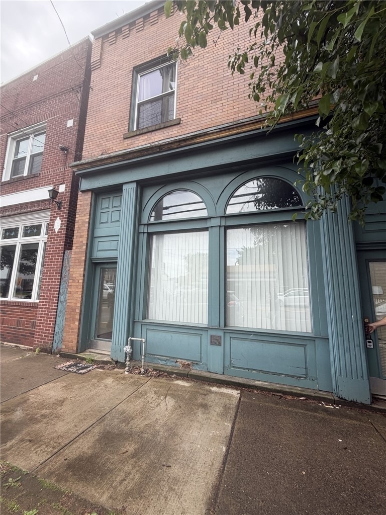 546 California Ave - Photo 1