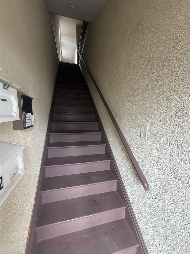 546 California Ave - Photo 2